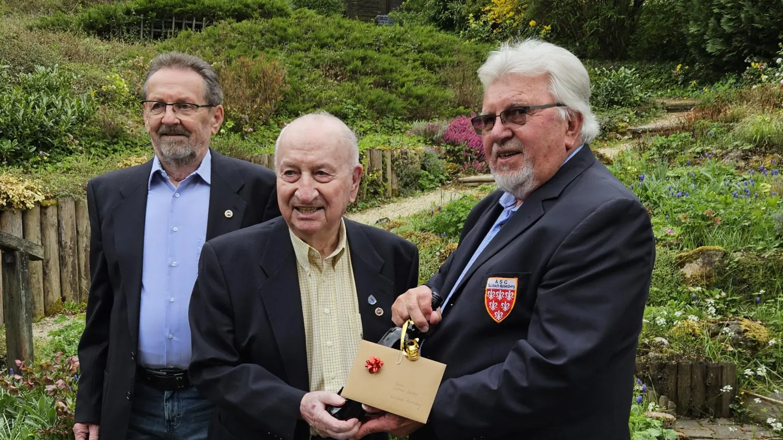 Jürgen Hänisch, Jubilar Lothar Göhler, Hans Bohmann (von links). (Bild: Anita Hänisch)