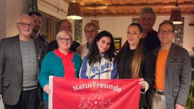 Von links Günther Grabs, Paul Zitzmann, Liliya Ströhle, Christian Weidner, Dieter Weidhas, Safia Abu Ras, Oleksanda Khibovska, Herbert Schmid und Sebastian Flaschel. (Bild: Barbara Rinner, Bearbeitung durch Sebastian Flaschel)