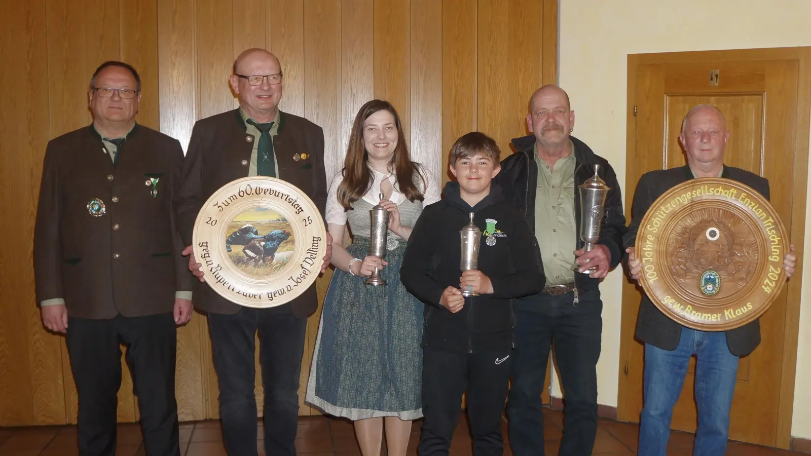 1. Schützenmeister Eduard Delling, Josef Delling, Selina Delling, Jonas Pröls, Günther Meyer, und Klaus Bramer (von links).  (Bild: Eduard Delling)