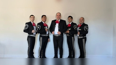 Das fünfköpfige Mariachi-Ensemble bringt im Rahmen des 76. Festivals junger Künstler Bayreuth die traditionsreiche Musik Mexikos nach Kemnath. Am 3. August treffen traditionelle mexikanische Klänge auf bayerische Volksmusik. (Bild: Festival junger Künstler Bayreuth)