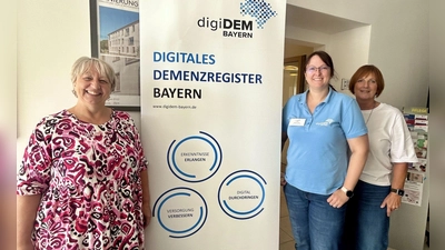Am Demenzscreening-Tag in Eslarn übernahm (v.l.) Seniorenbeauftragte Karin Stahl den Empfang und Projektassistentin Sarah Kretlow und Quartiermanagerin Petra Brenner die Testabläufe. (Bild: Petra Brenner)