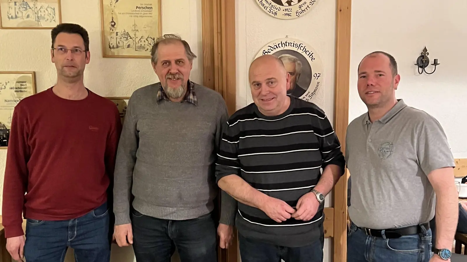 Von links: Armin Ringelstetter, Josef Lobinger, Josef Schatz, 1.Schützenmeister Andreas Karl. (Bild: Reinhard Wilhelm)