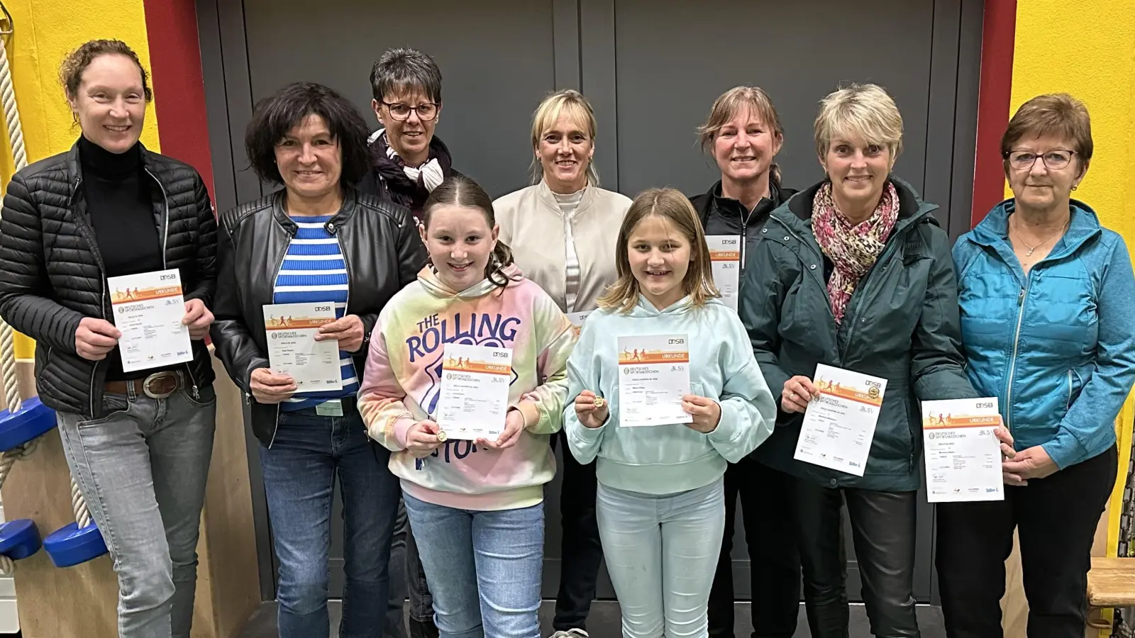 Für Mühe und Ausdauer belohnt: Die Torturi-Mitglieder erhielten die Urkunden für ihre Teilnahme am Deutschen Sportabzeichen. (Bild: Michaela Baier)