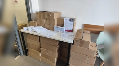 18.000 Muttertagsspendenbriefe kurz vor der Verteilung (Bild: Ulrike Pfleger)