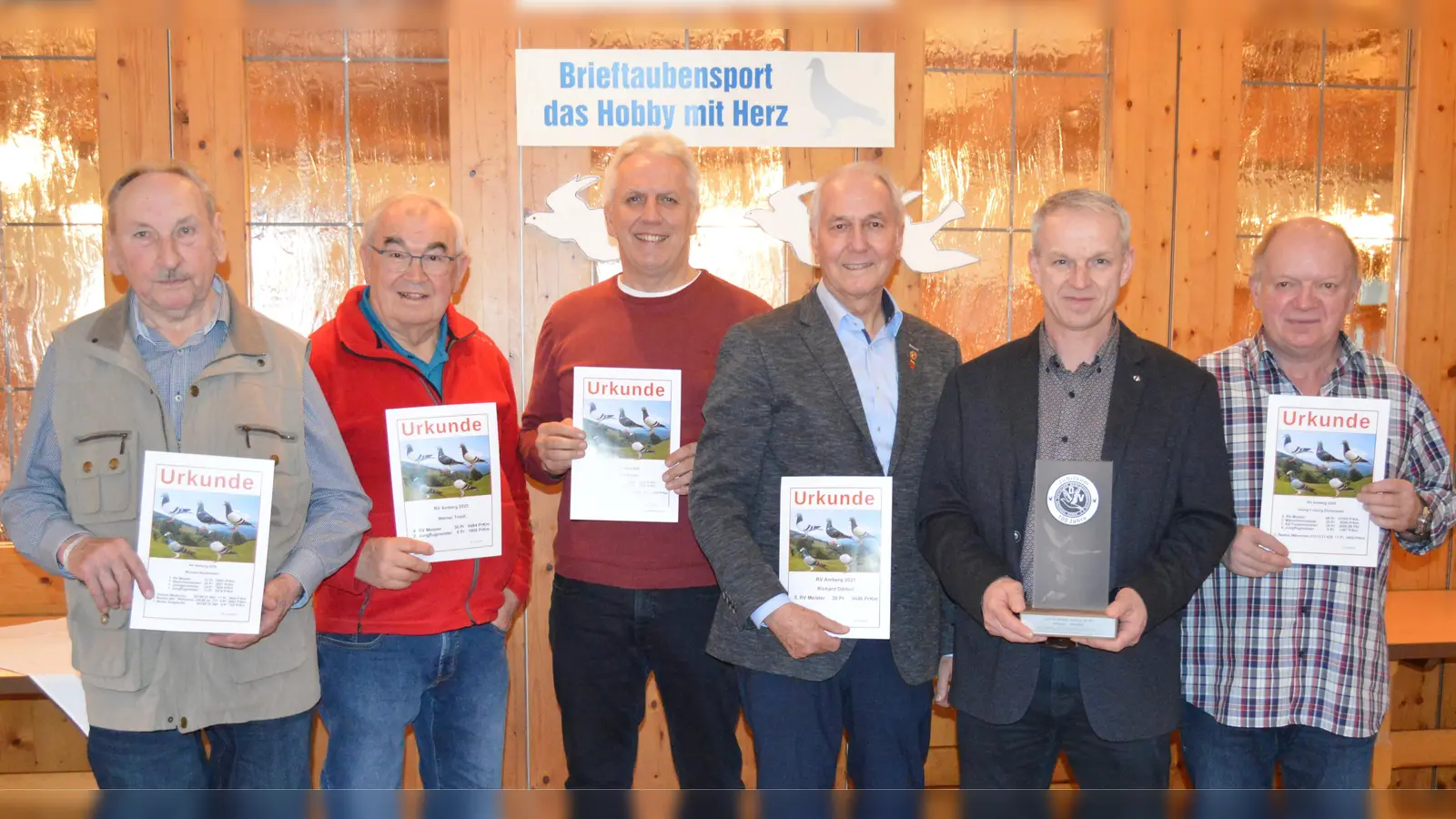 Die Geehrten der RV Amberg 2025 v.l. Michael Niedermeier, Werner Troidl, Richard Dötterl, Walter Schlenk, Georg jun. Eichenseer, Helmut Scharl. (Bild: Georg Eichenseer)