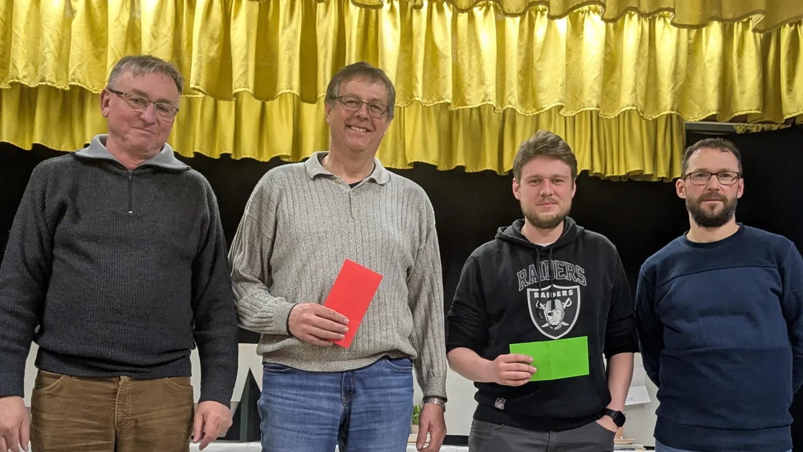 von links: 1. Vorstand Josef Hubmann, Josef Kick, Patrick Schwamberger, 2. Vorstand Martin Freundl, es fehlt Gerhard Stade (Bild: Wolfram Richtmann)