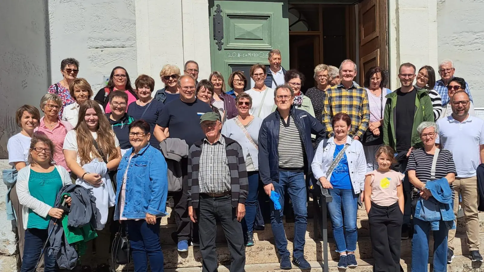 Die Mitglieder der Kirchenchöre aus Ebnath und Pullenreuth mit Reiseleiterin Karin Kuhbandner und Chorleiter Alexander Hecht (Bild: Alexander Hecht)