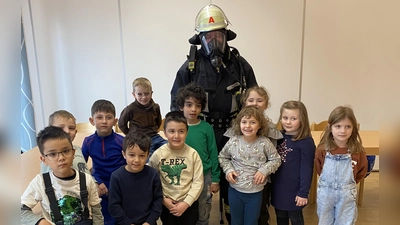 Vorschulkinder besuchen die Feuerwehr Waldsassen. (Bild: Sophie Fröhler)