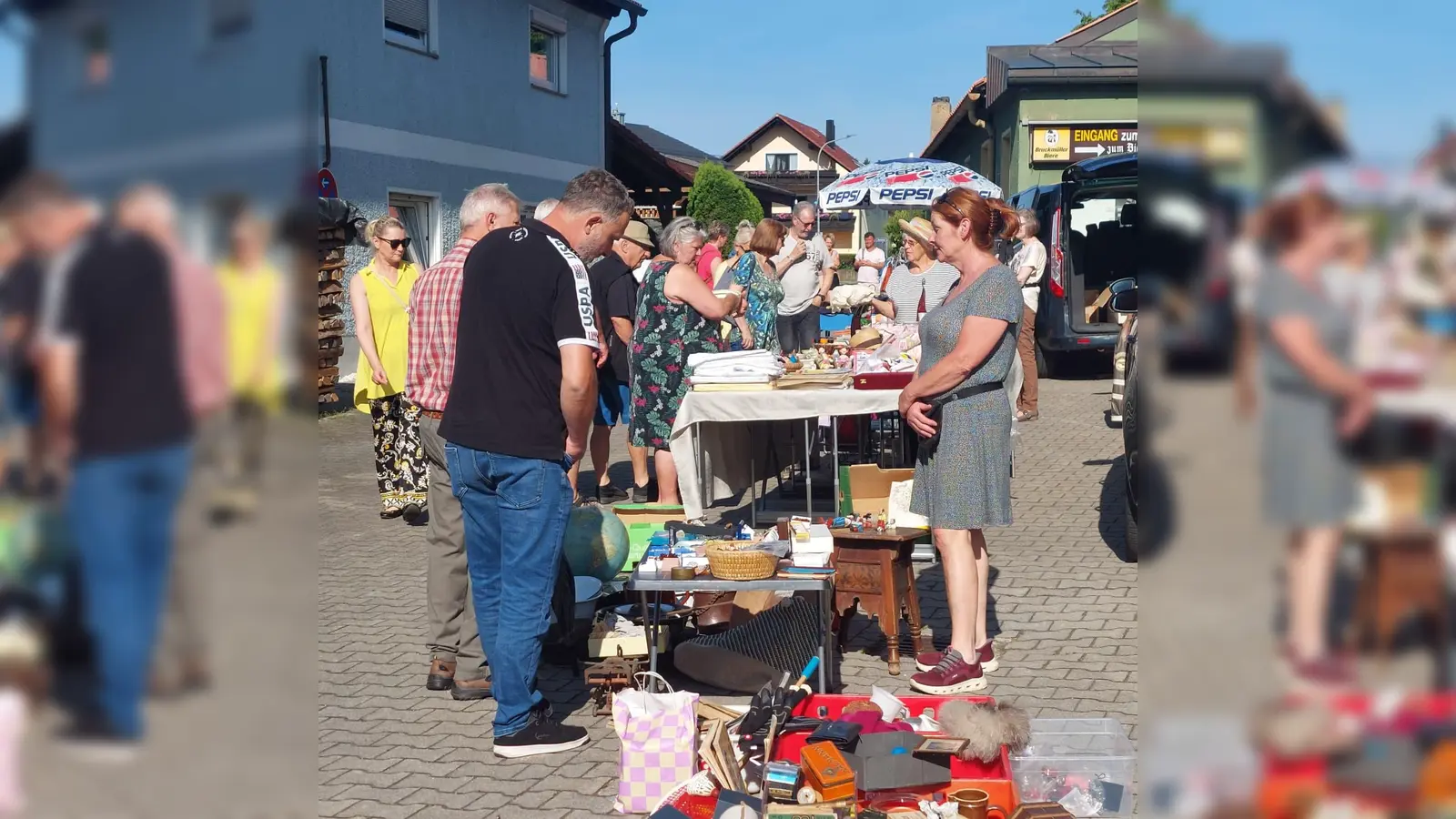 Reger Besucherandrang beim Schlacken-Flohmarkt in Siebeneichen (Bild: Peter Ostermann)