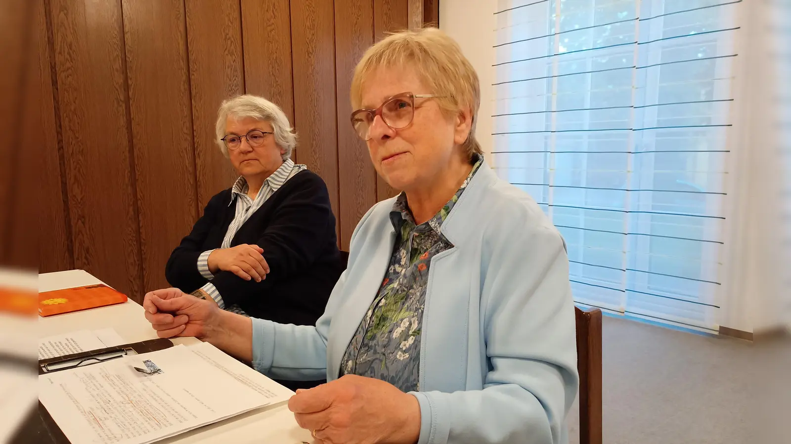 Pfarrerin Marianne Grajer-Hechtel (rechts) mit Ulrike Grajer  (Bild: Brunhilde Spannl)