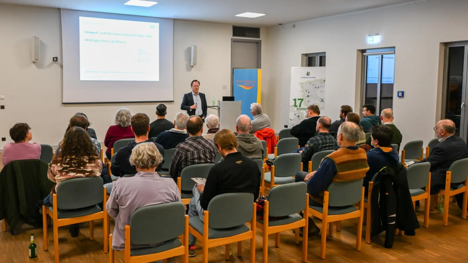 Anschaulich und verständlich erklärte Prof. Hülsbergen die Zusammenhänge von Landwirtschaft und Klimaschutz. (Bild: Elisabeth Waldeck)