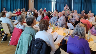 Der Singkreis verbringt einen stimmungsvollen Nachmittag im Maria-Seltmann-Haus. (Bild: Tina Abel-Pschierer)