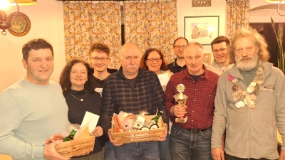 Die Gewinner des Königsschießen 2026 der Tell - Schützen Spielberg. Hans Leipold (rechts) ist der neue Schützenkönig. (Bild: Sabine Dewald)