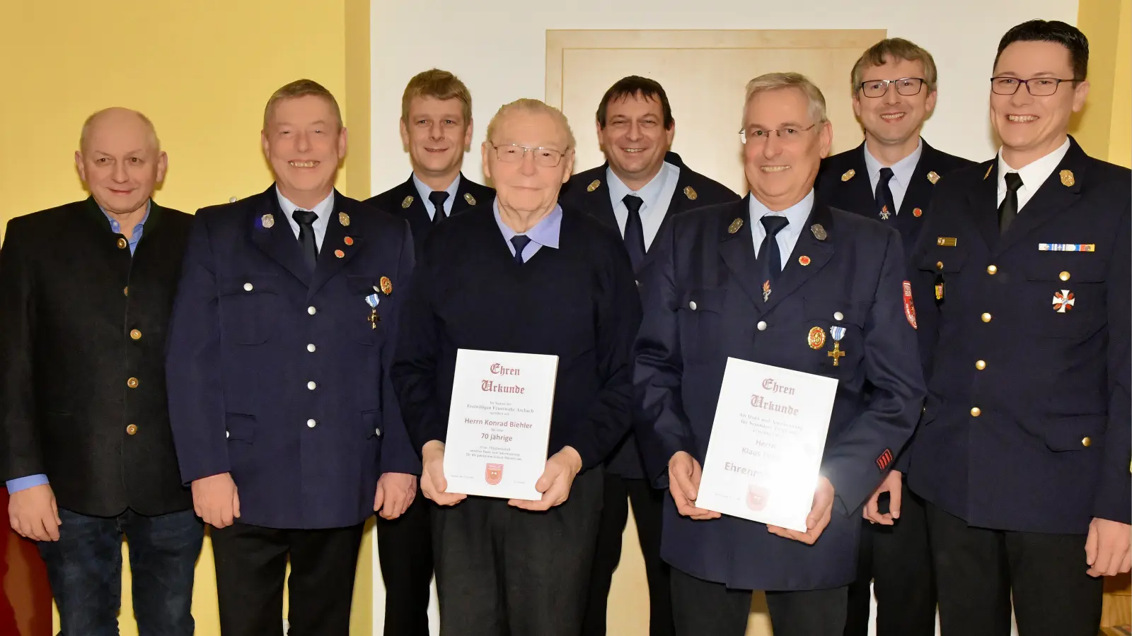 Ehrungen beim Kameradschaftsabend der FF Aschach (von links) 2.Bürgermeister Franz Weiß, Reinhard Püschl, 1. Vorsitzender Robert Heldmann, Konrad Biehler, Kommandant Norbert Hiller, Klaus Püschl, stv. Kommandant Stefan Müllner, KBI Armin Daubenmerkl  (Bild: Alfred Schorner)