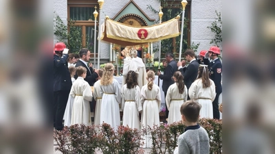 Die Fronleichnamsprozession beim dritten Altar in der Altstadt. (Bild: Felix Hartung)