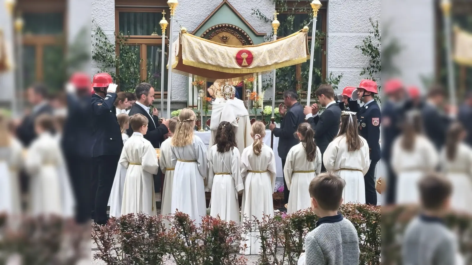 Die Fronleichnamsprozession beim dritten Altar in der Altstadt. (Bild: Felix Hartung)