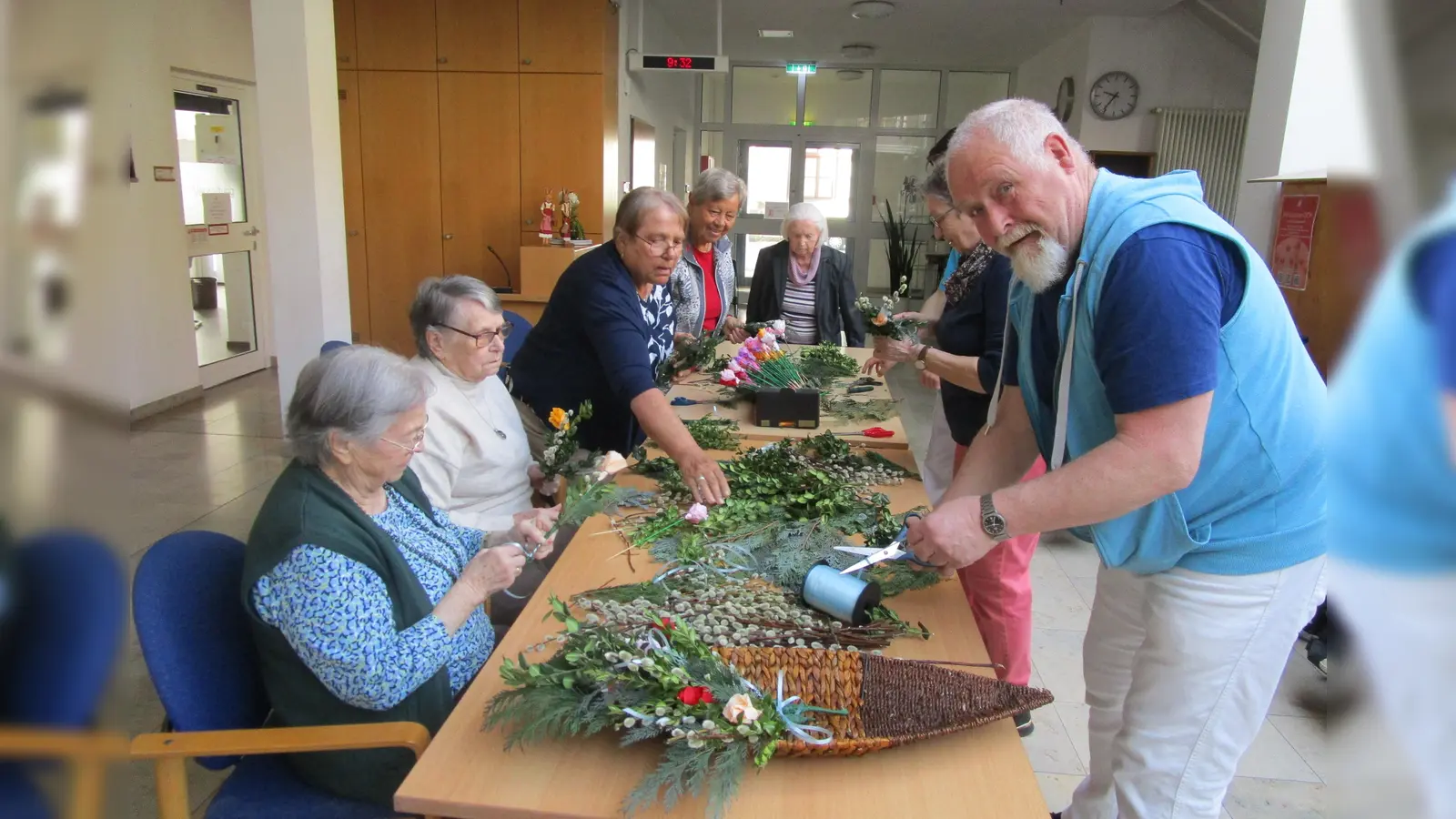 Palmbuschenbinden im Marienheim. (Bild: Daniela Donhauser)