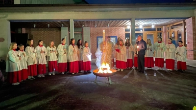 Segnung des Osterfeuers. (Bild: Schönberger)