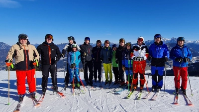 Von links: 1. Vorstand Markus Hiltel, Jonas Weinkauf, Christian Gradl, Kerstin Fuchs, Thomas Gradl, Luis Siegert, Sportwart Matthias Siegler, Markus Schaller, Christian Weiß, Ausbilderin Marie Mandl, Markus Geier, Felix Willax, Lukas Willax.  (Bild: Markus Hiltel )