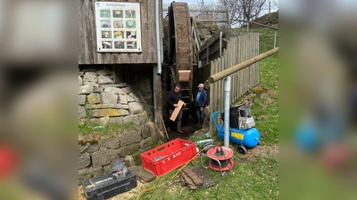 Das Wasserrad der Mühle wurde aufwändig erneuert. (Bild: Anja Thalhauser)