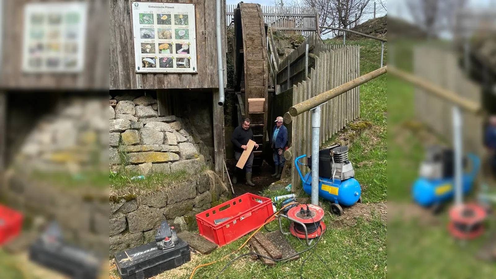 Das Wasserrad der Mühle wurde aufwändig erneuert. (Bild: Manfred Janker)