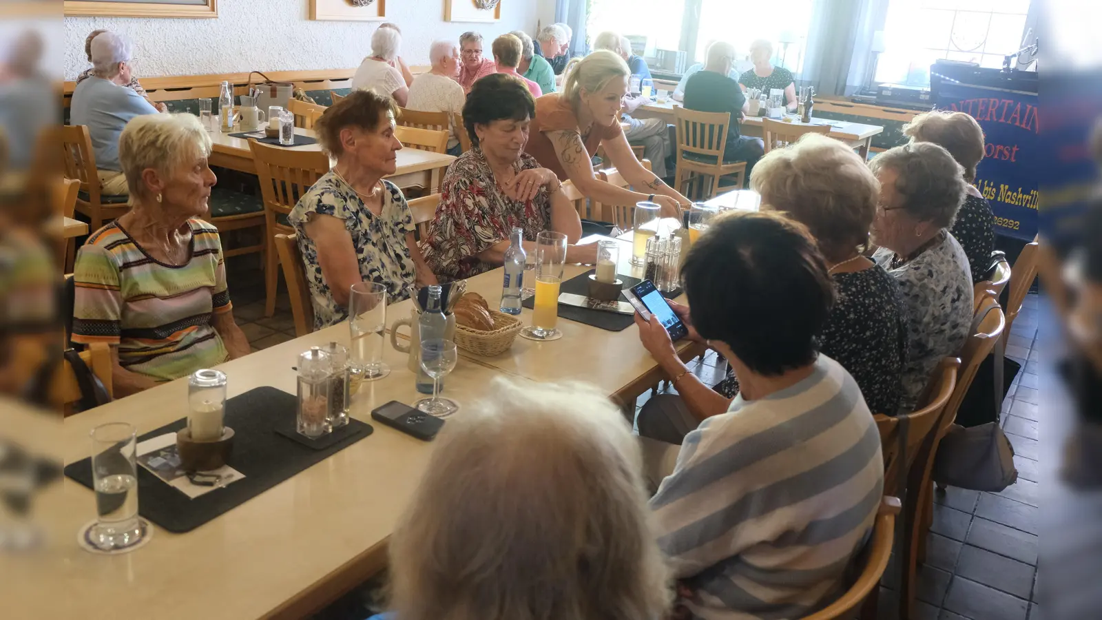 Einen kurzweiligen Nachmittag erlebten die AWO-Senioren am Donnerstag im Gasthaus „Weißes Rössl“ bei der Vorkirchweih gefeiert wurde. (Bild: Fred Lehner)