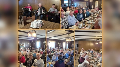 Die Mitglieder der Riglasbrünner beim andächtigen Lauschen der weihnachtlichen Klänge.  (Bild: Christian Stöcklmeier)