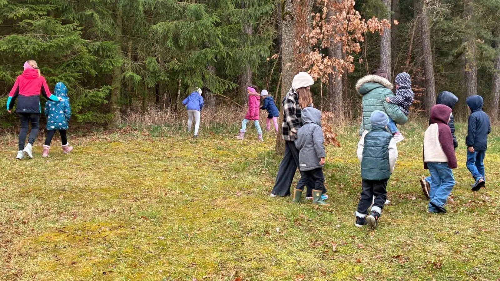 Großes Gewusel herrschte am Karsamstag Nachmittag rund ums Schützenhaus Pechbrunn (Bild: Beate Hilpert)