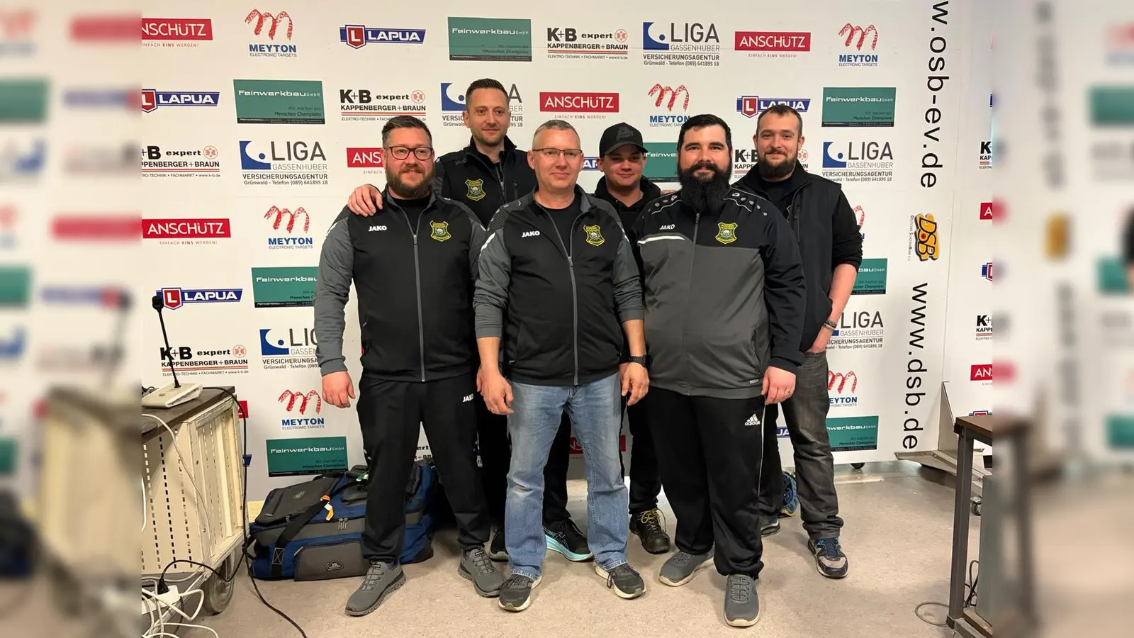 Die erfolgreiche Pistolenmannschaft der SSG Weiherhammer (von links): Richard Wagner, Christian Schmidt, Stefan Waldenmayer, Lukas Waldenmayer, Thomas Ziegler und Johannes Böhm (Bild: Melanie Oppitz)