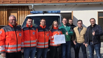 Der CSU Ortsverband Kulmain mit dem Team des BRK Armesberg. (Bild: Franziska Schroll)