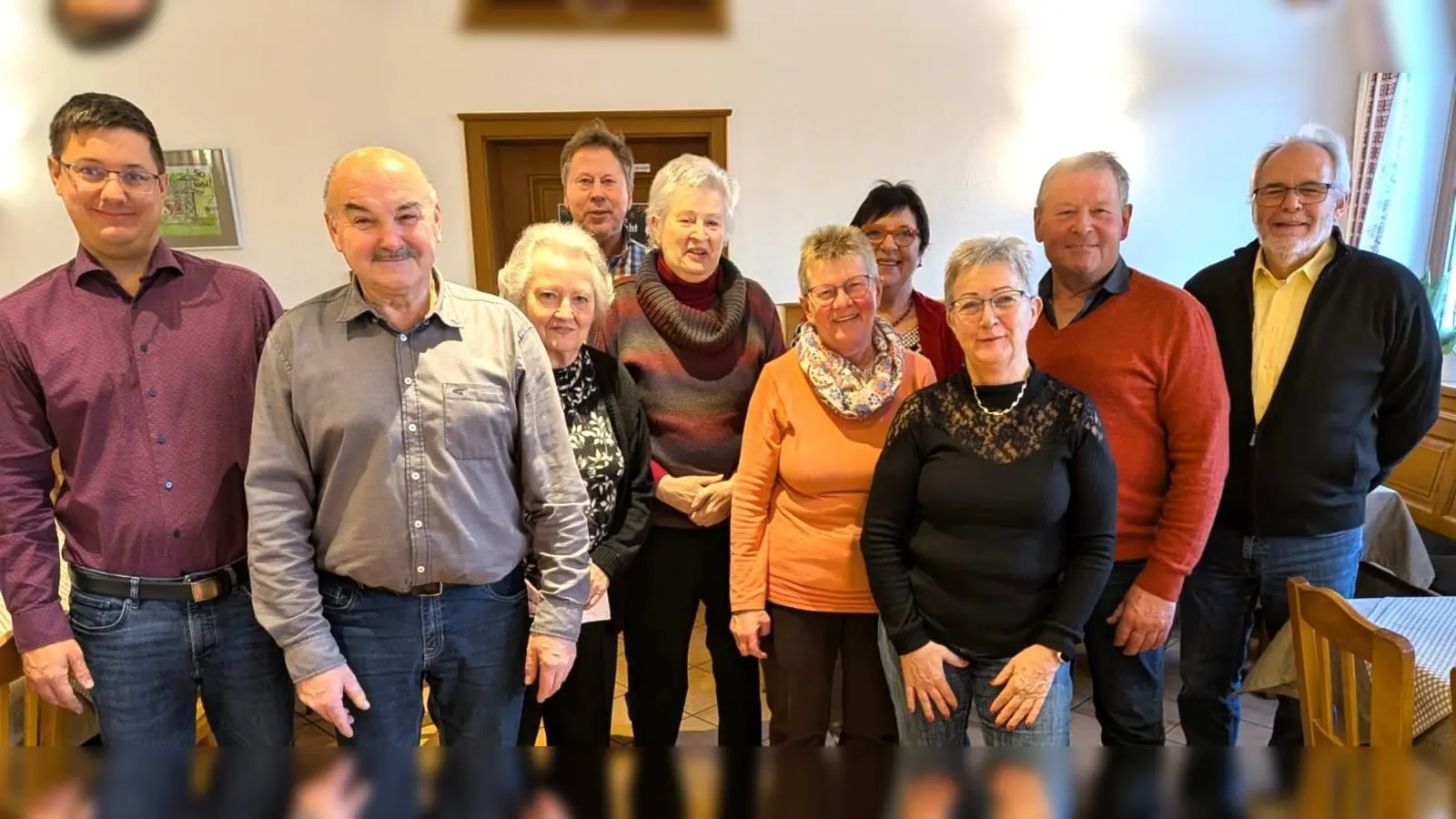 bei den Ehrungen (von links) 2.Bürgermeister Benjamin Hiltl, Peter Püttner, Kreisvorsitzende Marianne Kies-Baldasty, Michael Thomascheck, Grtrud Staarmann, Brigitte Drhling, Margot Strobel, Margitta Dehling, Werner Englhard (Seniorenbeauftragter der Gemeinde Illschwang) und Stefan Herzog (stellvertretender Vorsitzender des VdK Illschwang) (Bild: Norbert Weis)