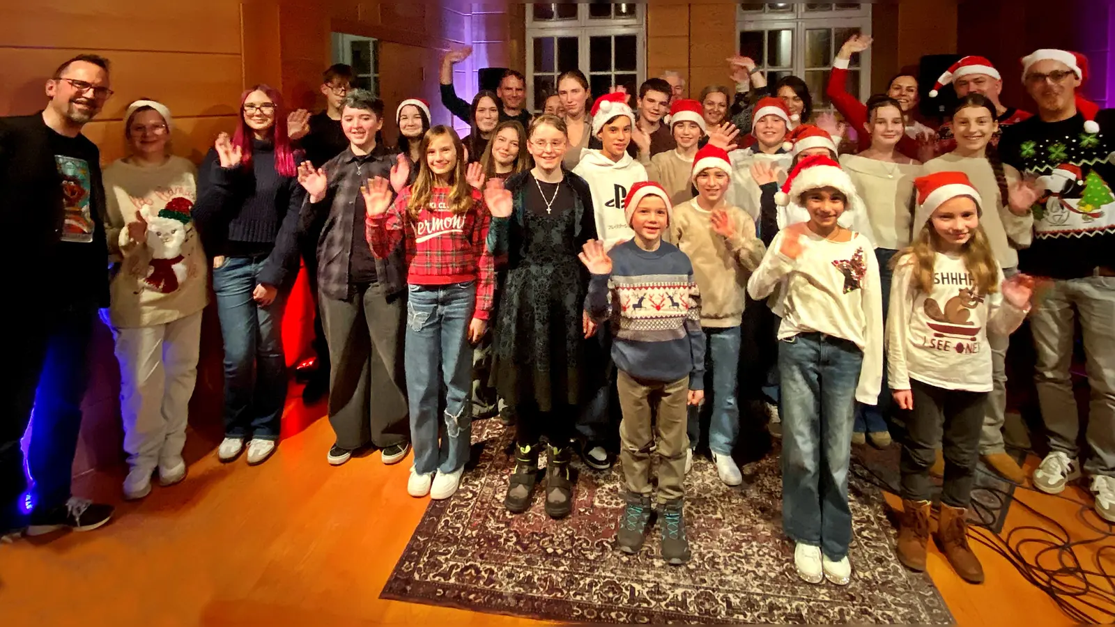 Das Foto zeigt Schülerinnen und Schüler der Pop-/Rockabteilung der Franz-Grothe-Schule (Bild: Corinna Maass)