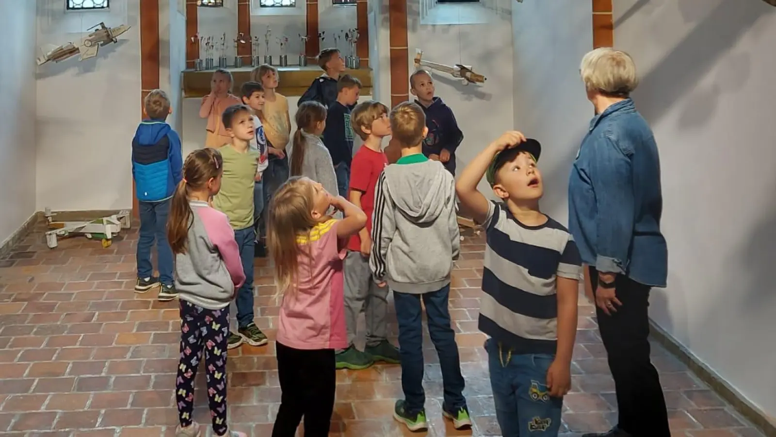 Die Schülerinnen und Schüler entdeckten interessante Phänomene zum Thema „Luft”. (Bild: Christine Dötsch)