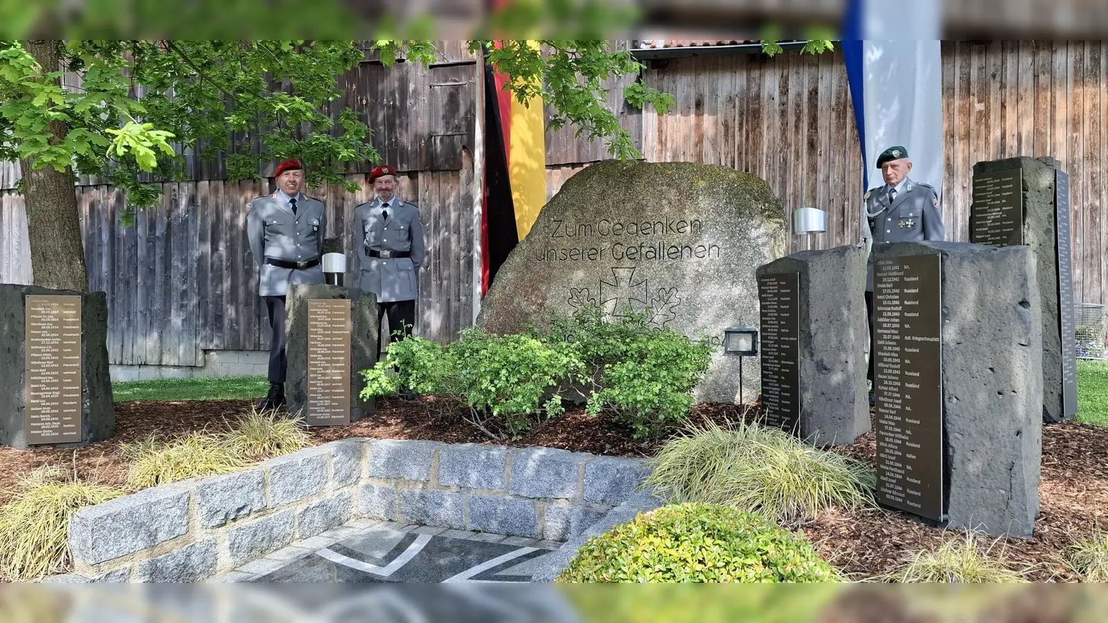 Ehrenwache an der Friedenswallfahrt beim Kriegerdenkmal (Bild: Stefan Badstieber)