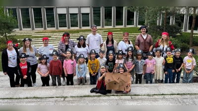 Vorschulkinder mit päd. Personal vom Kindergarten (Bild: Theresa Uhl )