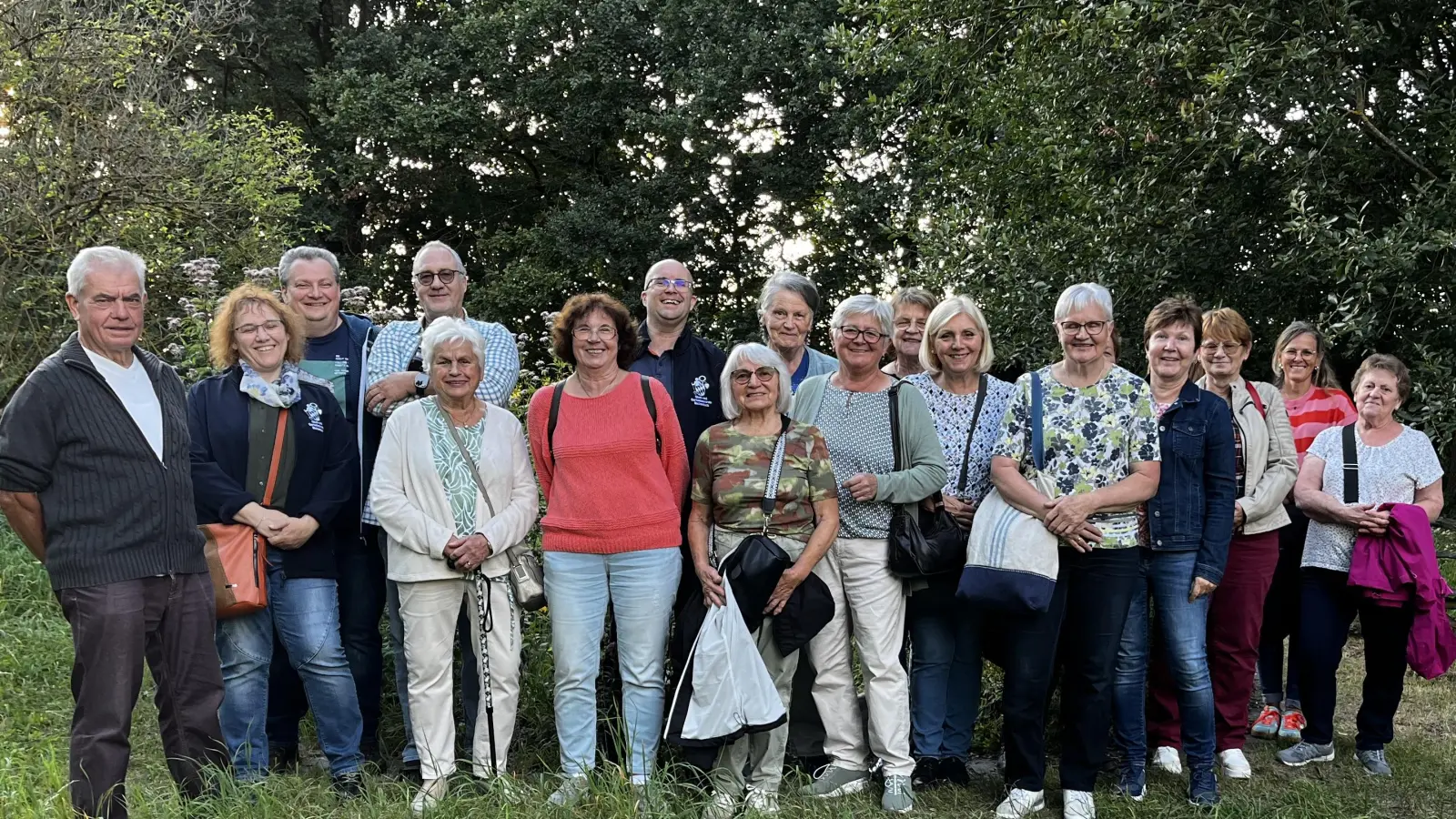Gruppenbild im Kräutergarten Schnaittenbach (Bild: Tanja Götz)