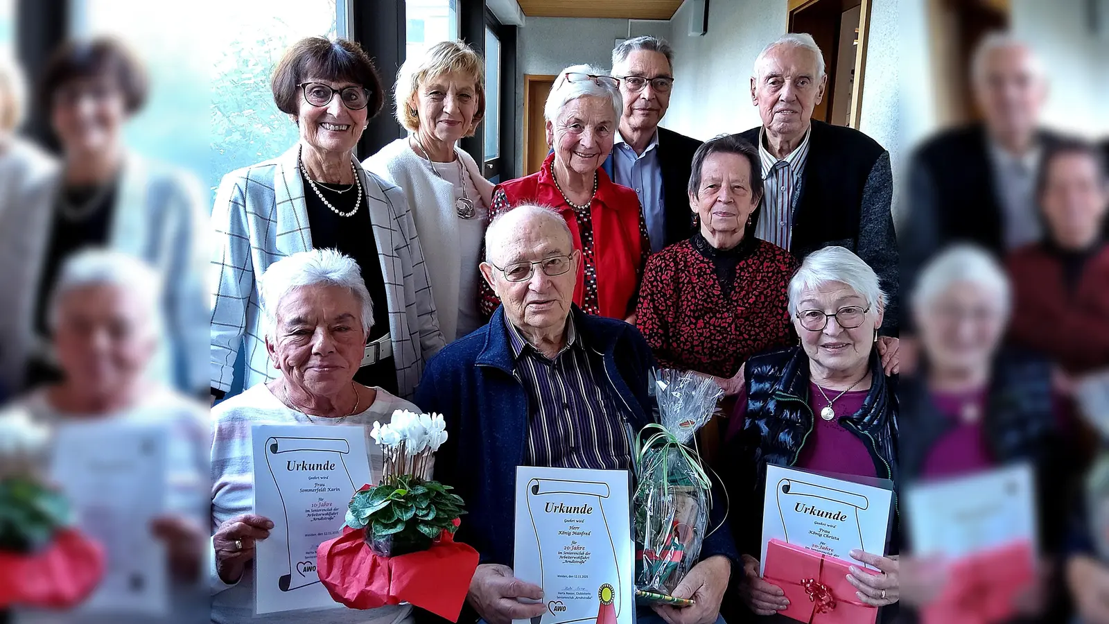 Die Ehrengäste gratulierten den Geehrten zum Jubiläum und brachten Spenden mit. (Bild: Reinhard Kreuzer)