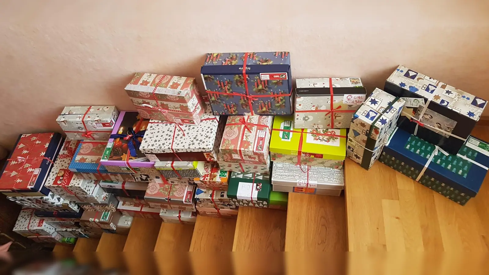 44 Päckchen schicken die Frauen der KDFB-Gymnastikgruppe St. Elisabeth heuer zu Kindern nach Osteuropa. (Bild: Herma Krettner)