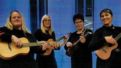 Die Ukulelas - von links: Sabrina Dobler, Christina Schottenheim, Angelika Pesold, Nadine Plößl (Bild: Walter Bauer)