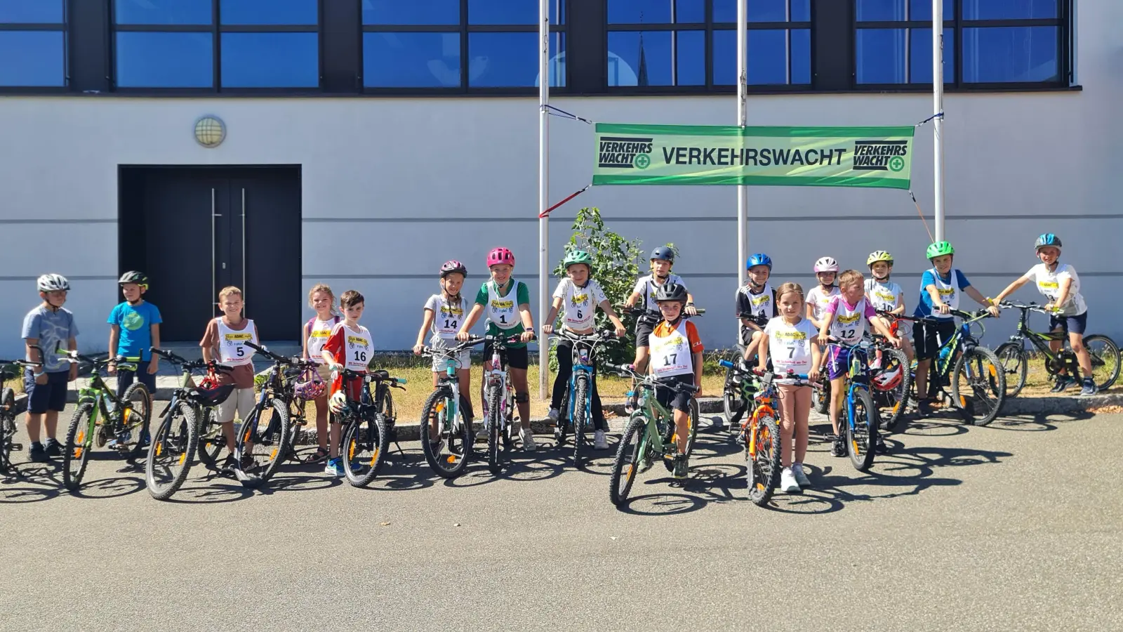 Gruppenfoto Fahrradparcours. (Bild: Anke Spandau)