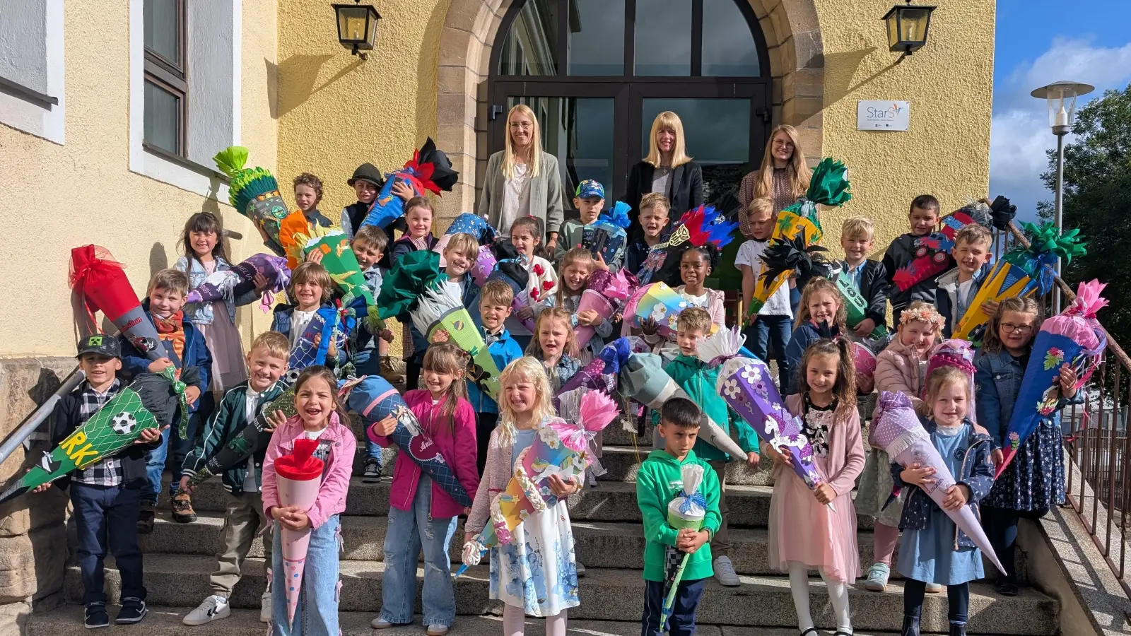 Schule Kirchenthumbach begrüßt ihre 31 Erstklässler! (Bild: Andrea Wolfram)