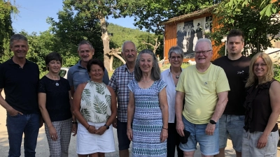 Die geehrten Mitglieder der Skivereinigung Amberg, v.l.n.r.: Stefan Hammer, Irene Heselmann, Reinhard Goger, Roswitha Goger, Lothar Heisig, Gisela März, Rosmarie Aufschläger, Wolfgang Zimmermann, Patrick Zimmermann, Eveline Süß (Bild: Angelika Weigl)