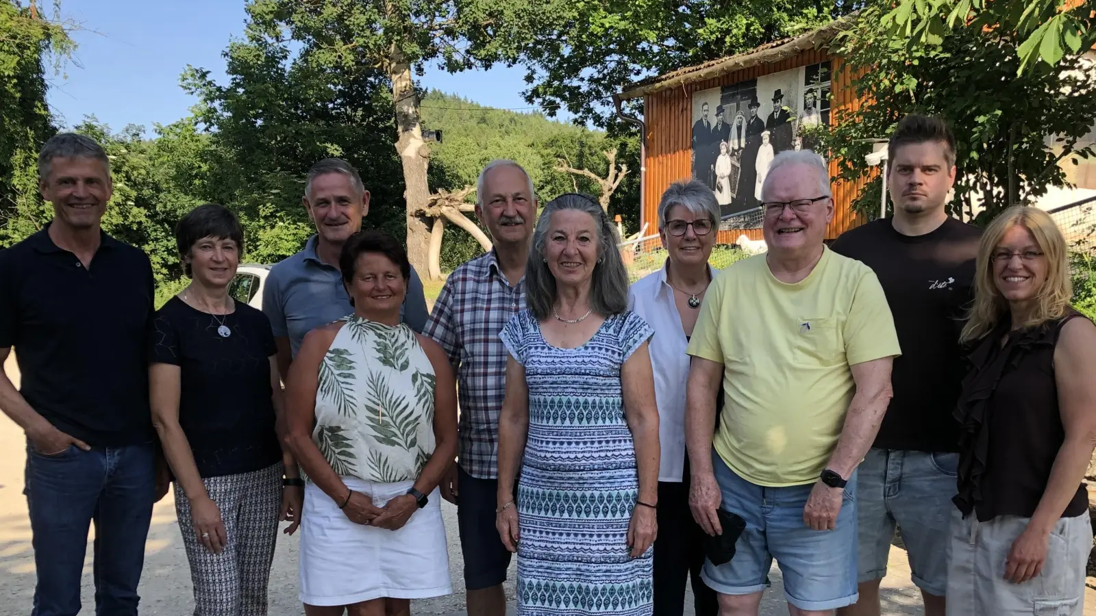 Die geehrten Mitglieder der Skivereinigung Amberg, v.l.n.r.: Stefan Hammer, Irene Heselmann, Reinhard Goger, Roswitha Goger, Lothar Heisig, Gisela März, Rosmarie Aufschläger, Wolfgang Zimmermann, Patrick Zimmermann, Eveline Süß (Bild: Angelika Weigl)