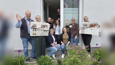 Leserbild: Herzliche Glückwünsche aus dem evangelischen Dekanatsbüro und der evangelischen Verwaltungsstelle! Ein großes DANKESCHÖN für viele Jahre engagierte journalistische Arbeit und den Mut, immer wieder neue Wege zu gehen!  (Bild: Susanne Götte )