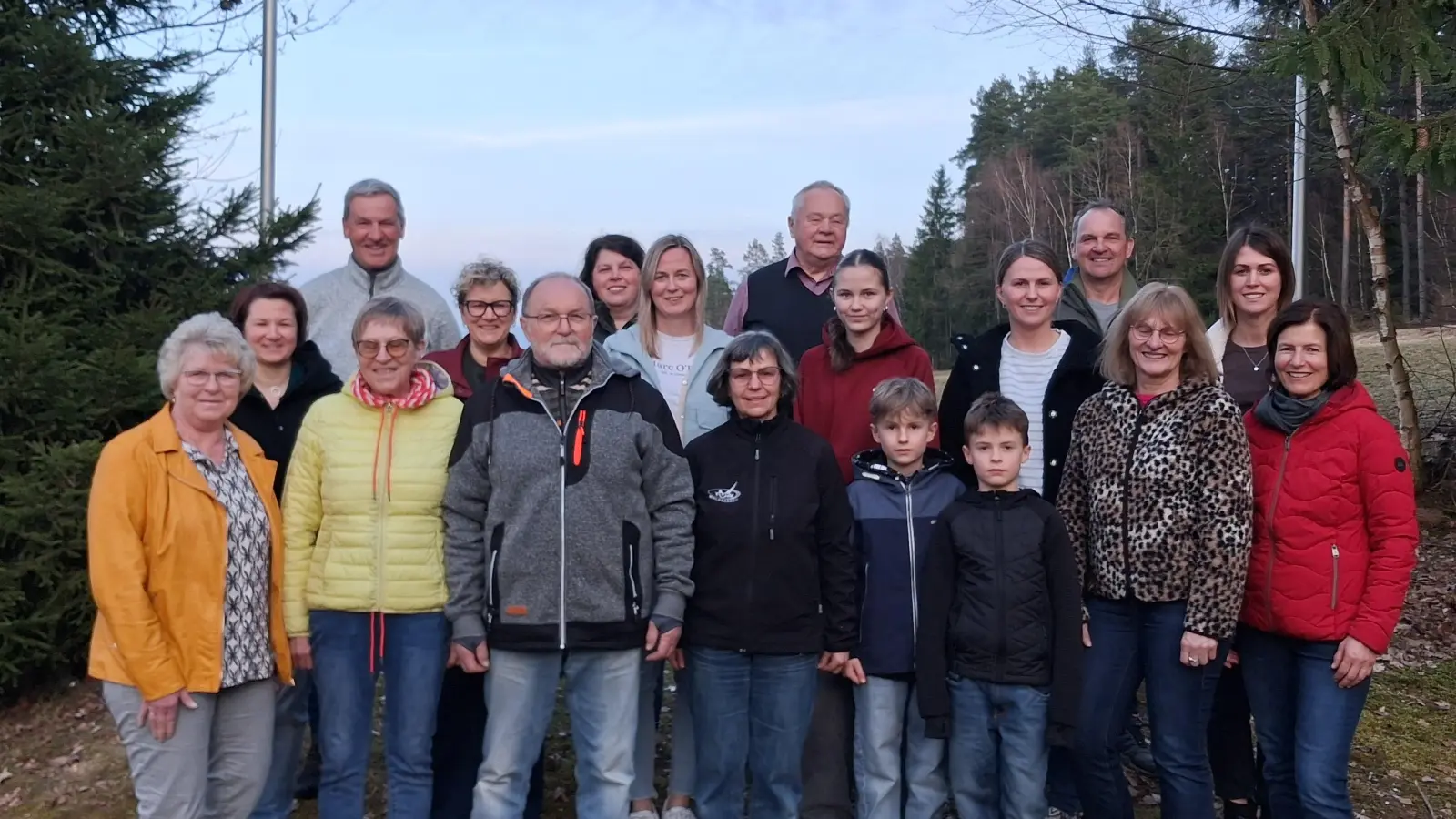 Die anwesenden Teilnehmer bei der Sportabzeichenverleihung (Bild: Peter Schiml)