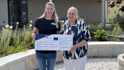 Hospizleitung Katharina Salbeck bedankte sich sehr herzlich für die großzügige Spende. (Bild: Brigitte Zilch)