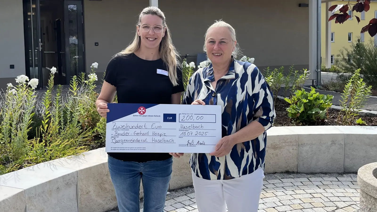 Hospizleitung Katharina Salbeck bedankte sich sehr herzlich für die großzügige Spende. (Bild: Brigitte Zilch)