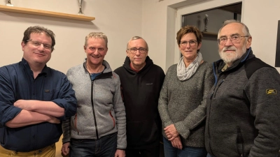 Die neu gewählte Vorstandschaft der UWG (von links): Beisitzer Thorsten Gugg, Kassier Norbert Lehmeier, 1. Vorsitzender Heinz Haubner, Schriftführerin Irene Schmitt, 2. Vorsitzender Josef Haller. (Bild: Manfred Schmitt)