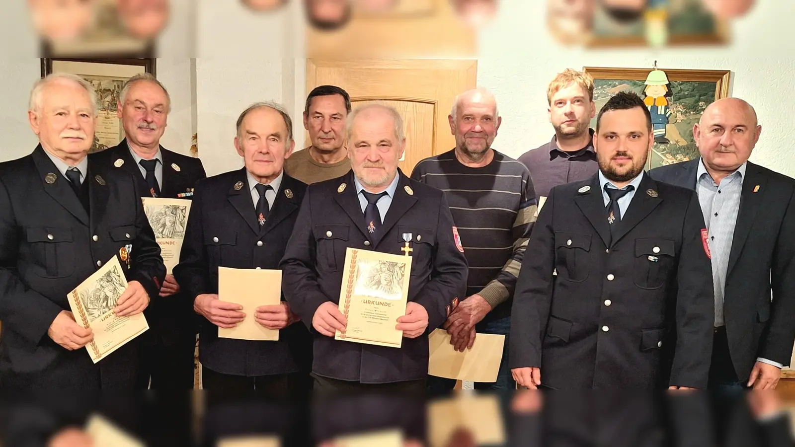 Von links: Georg Wagner, Manfred Richter, Hans Wendl, Harald Fröhlich, Franz Wisneth, Alfons Weiß, Andreas Dotzler, 2. Vorstand Andreas Wisneth, 2. Bürgermeister Georg Götz. (Bild: Tanja Götz)