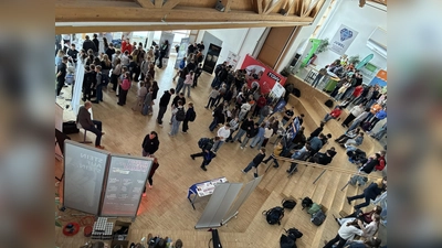 Die Ausbildungsmesse fand in der Aula der Schule statt. (Bild: Kathrin Frey)